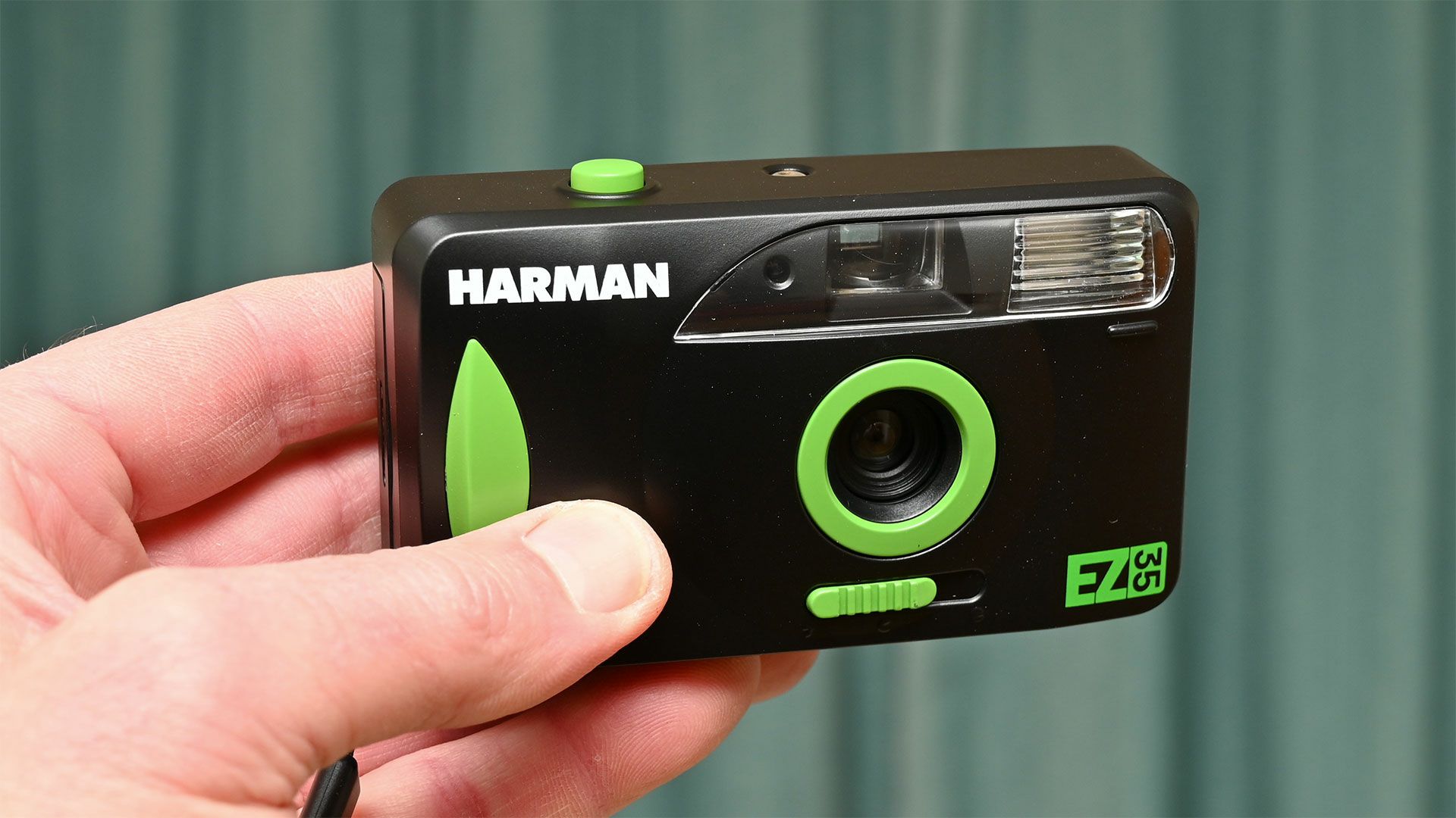 HARMAN-EZ-35-w-film_wp_01